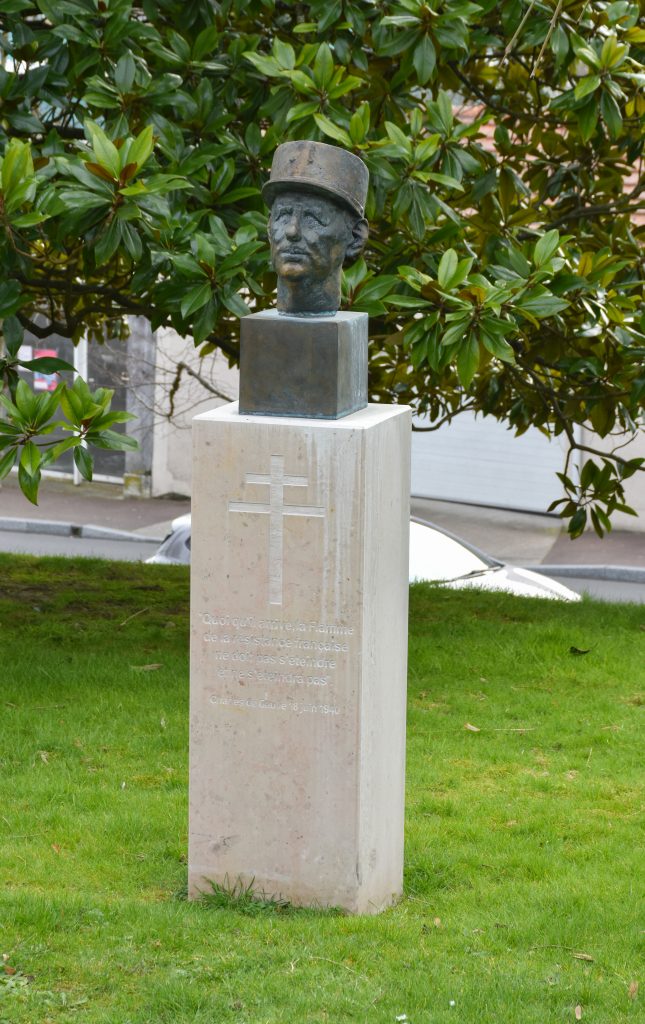 Statue du Général de Gaulle au Parc de la Mairie - Clergerie