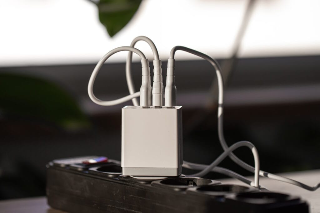 chargeur sur prise électrique