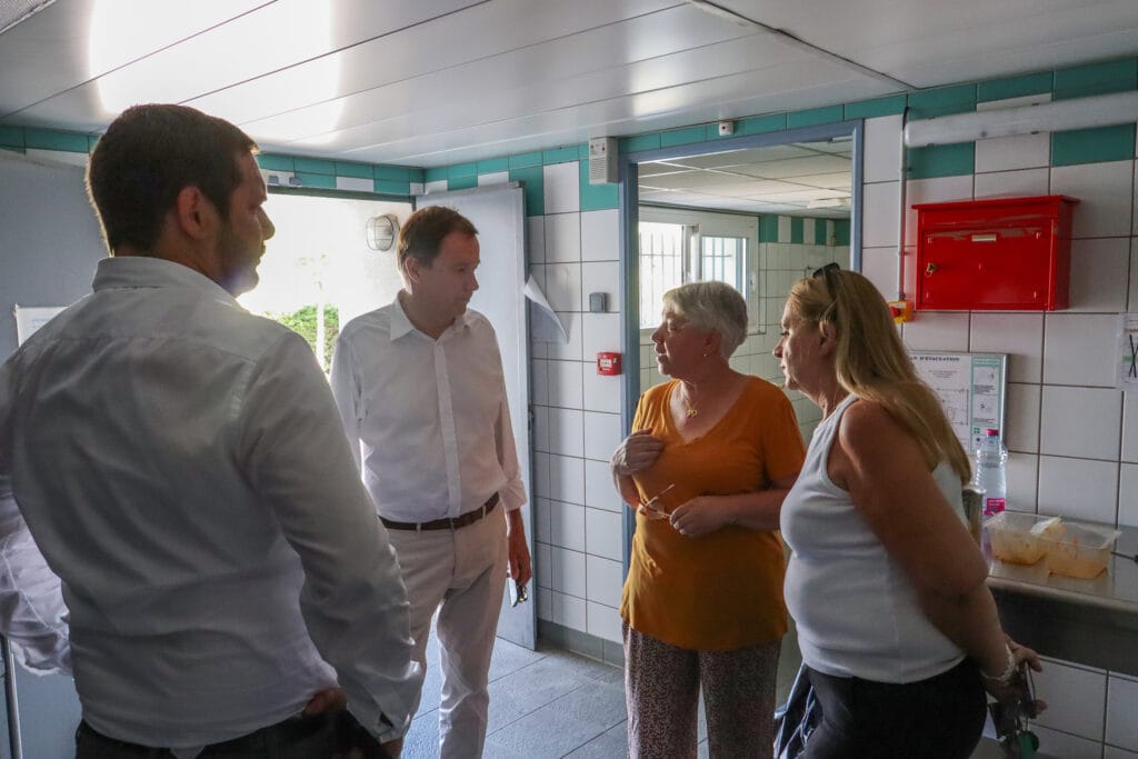 Le maire de Yerres à la cantine Brossolette