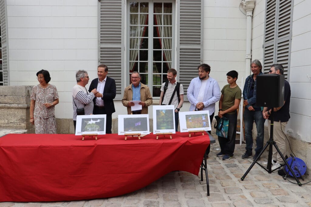 Remise des prix dans le parc Caillebotte concours photo